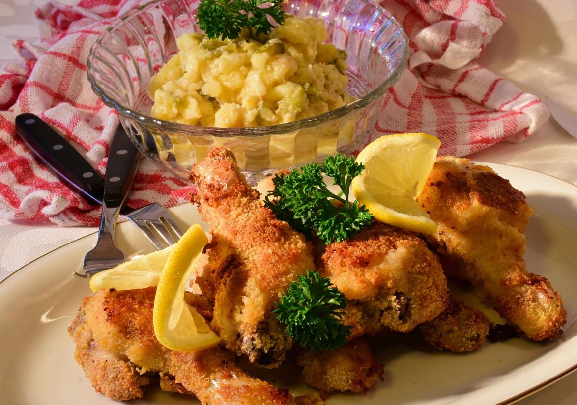 Backhendl mit Erdäpfelsalat - Bild von RitaE auf Pixabay Backhendl mit Erdäpfelsalat - Bild von RitaE auf Pixabay